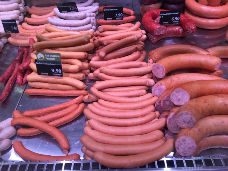 charcuterie-ESCRAGNOLLES-min_sausages_meat_butchery-1069321